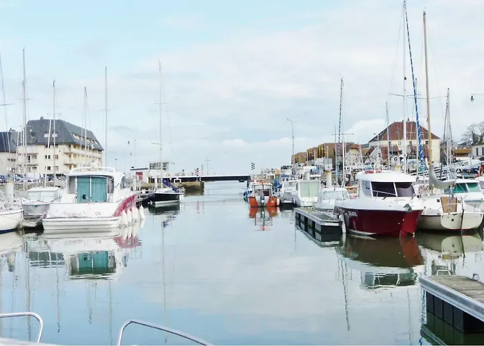Cap Horn Ensoleille Face Port Courseulles-sur-Mer