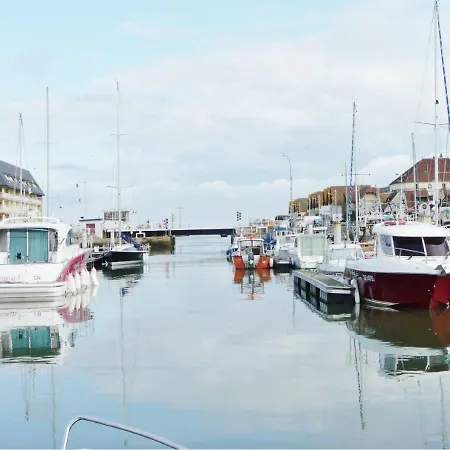 Cap Horn Ensoleille Face Port Courseulles-sur-Mer
