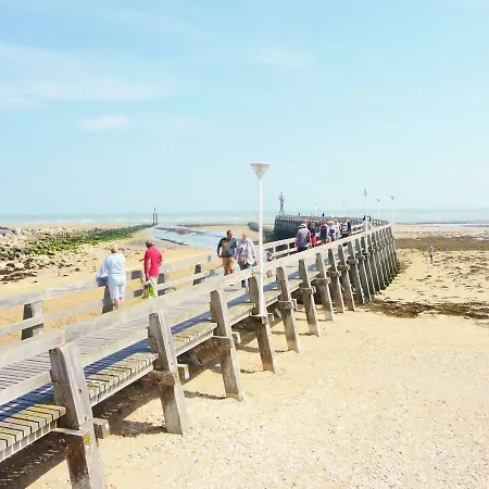 Cap Horn Ensoleille Face Port Courseulles-sur-Mer